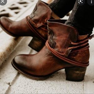 Freebird Casey ankle boots. Size 9